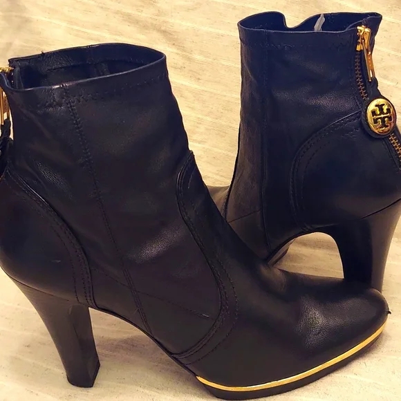 Tory Birch Leather Bootie. - Picture 1 of 7